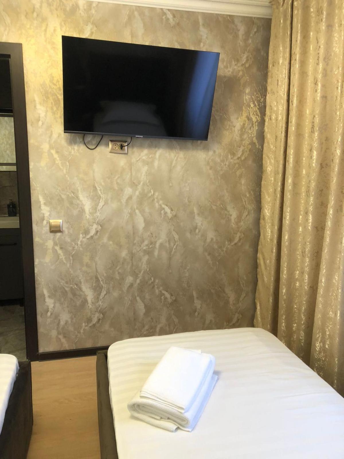 Hotel Lion Almaty Esterno foto